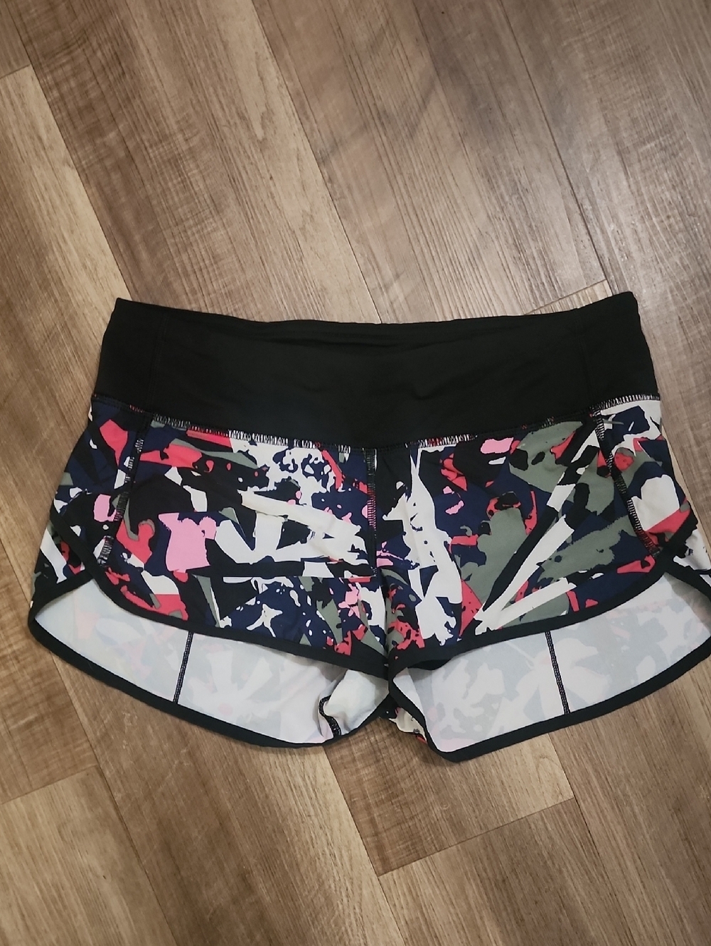 lululemon athletica Black Waistband Multicolor Abstract Print Athletic Shorts